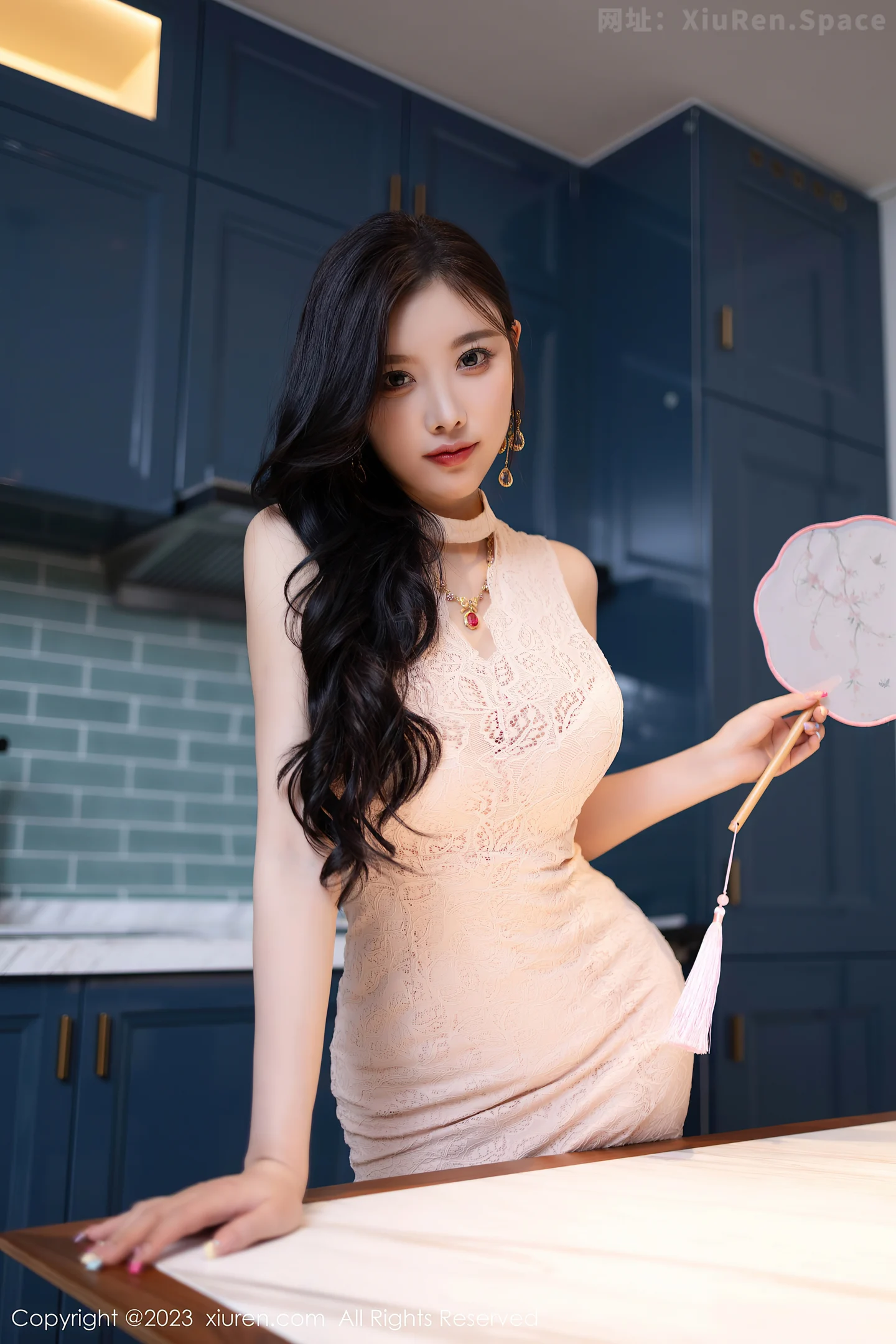 图片[6]-[XiuRen秀人网]VOL.7171 女神杨晨晨Yome粉色连衣短裙露蕾丝内衣配白丝吊袜诱惑写真81P-秀人网官方网站